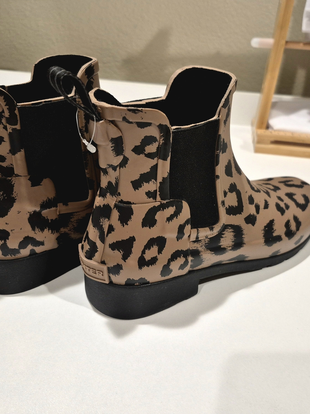 NEW HUNTER BOOTS Leopard Print Chelsea Rain Boots - Women 7